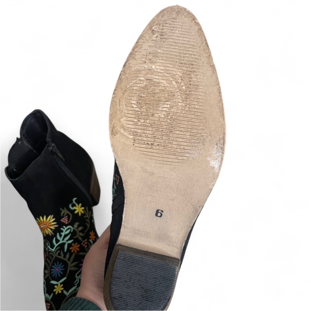 Diba Black Suede Floral Embroidered Boho/Western Ankle Booties Women’s Size 6 - Picture 3 of 6